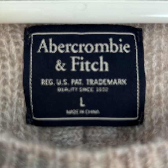 Abercrombie & Fitch sweater - Picture 2 of 5
